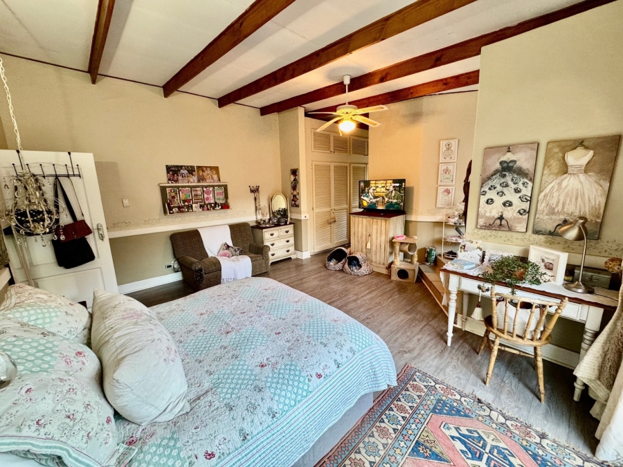5 Bedroom Property for Sale in Van Der Hoff Park North West